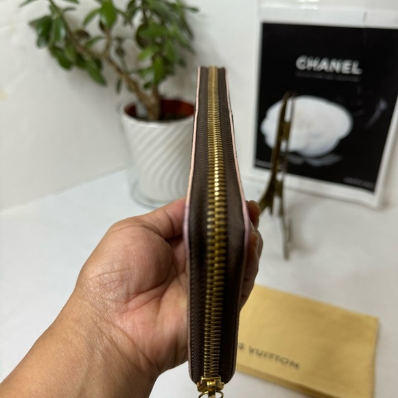 LOUIS VUITTON Monogram Clemence Zippy Wallet with flower charm - Picture 10 of 13